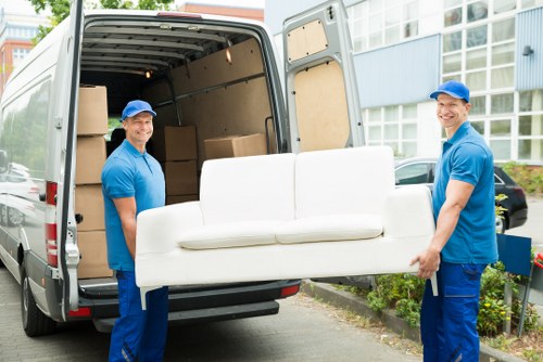 Removal truck hire for a move in Kew near local homes and streets