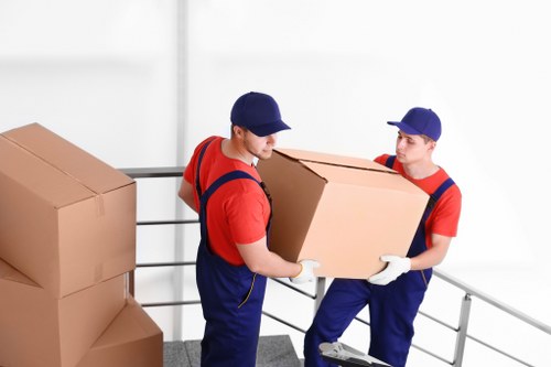 Moving house support in Kew with careful loading and local access planning