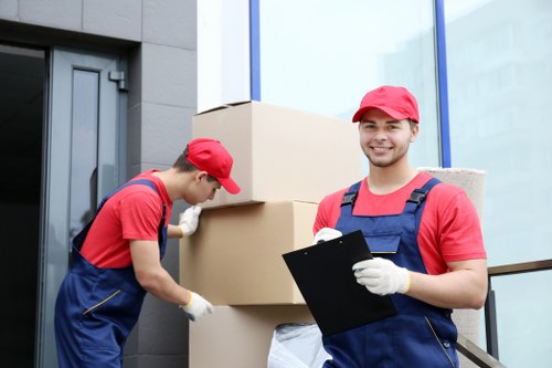 Moving truck service for homes in Kew with local street access