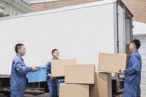Removal van service for homes and flats in Kew