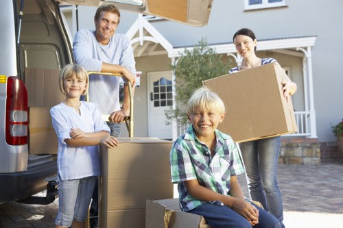 Local packing and unpacking service for Kew businesses